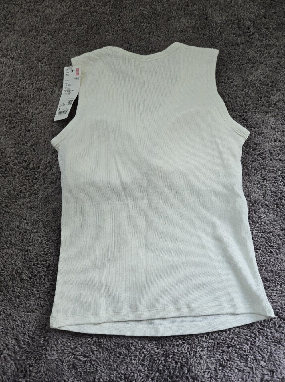 Uniqlo White Sleeveless V-Neck Tank Top With Built In Bra - Picture 4 of 9